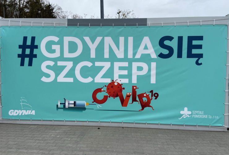 Plakat z drive thru w Gdyni