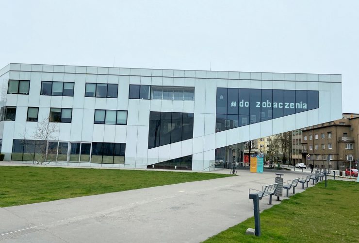 Zdjęcie Gdyńskiego Centrum Filmowe zrobione w czasie, kiedy kina były zamknięte w związku z pandemią