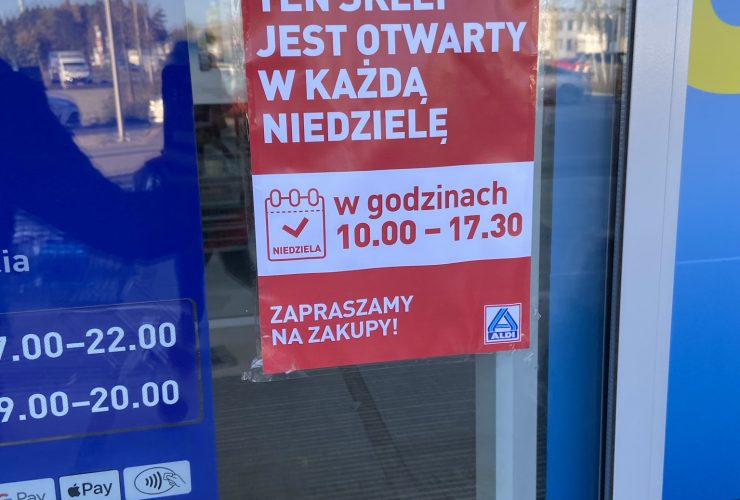 Na zdjęciu godziny otwarcia w niedziele niehadlowe sklepu Aldik w Gdyni Chwarzno