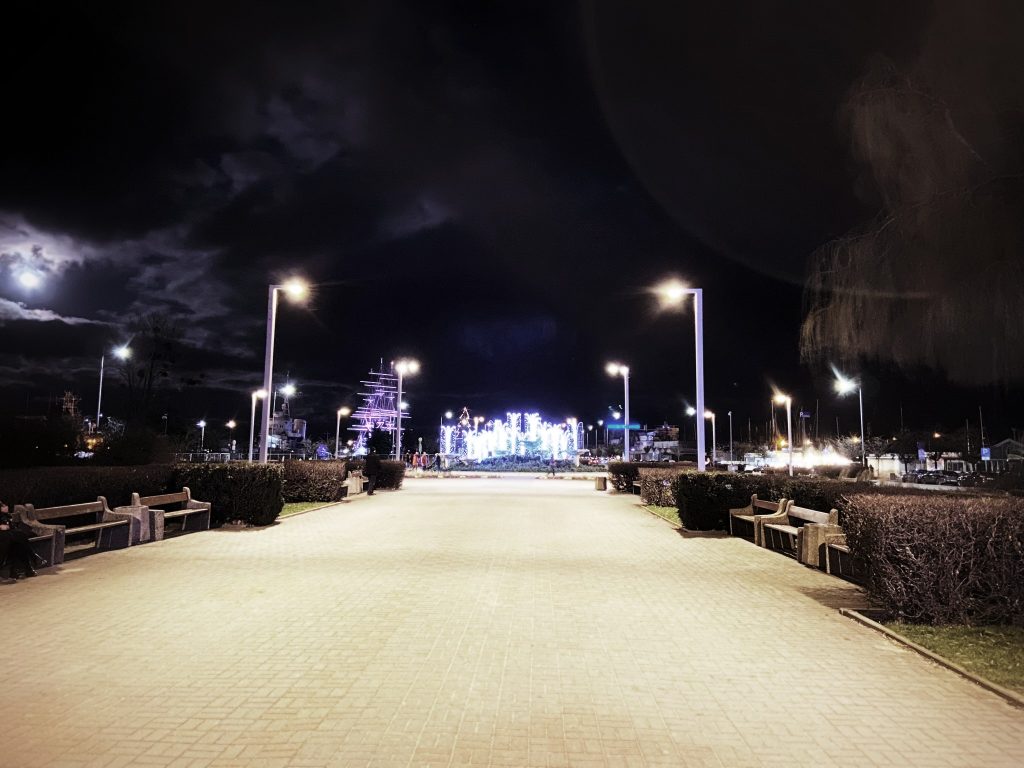 Świąteczna iluminacja 2021 na Skwerze Kościuszki - fontanna