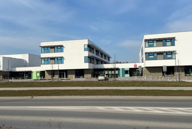 Dzieci idą do szkoły na Wiczlinie i będą jeździć na Dąbrowę... 39 szkoła podstawowa nr 37 w Gdyni Wiczlino
