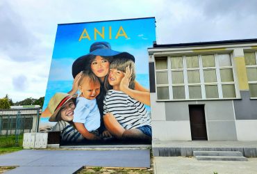 Mural "Ania" na gdyńskim liceum