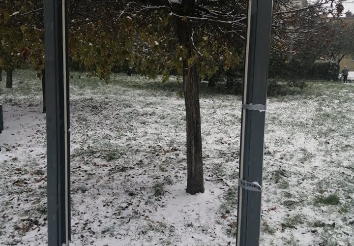 Pusta tablica w Parku Kilońskim