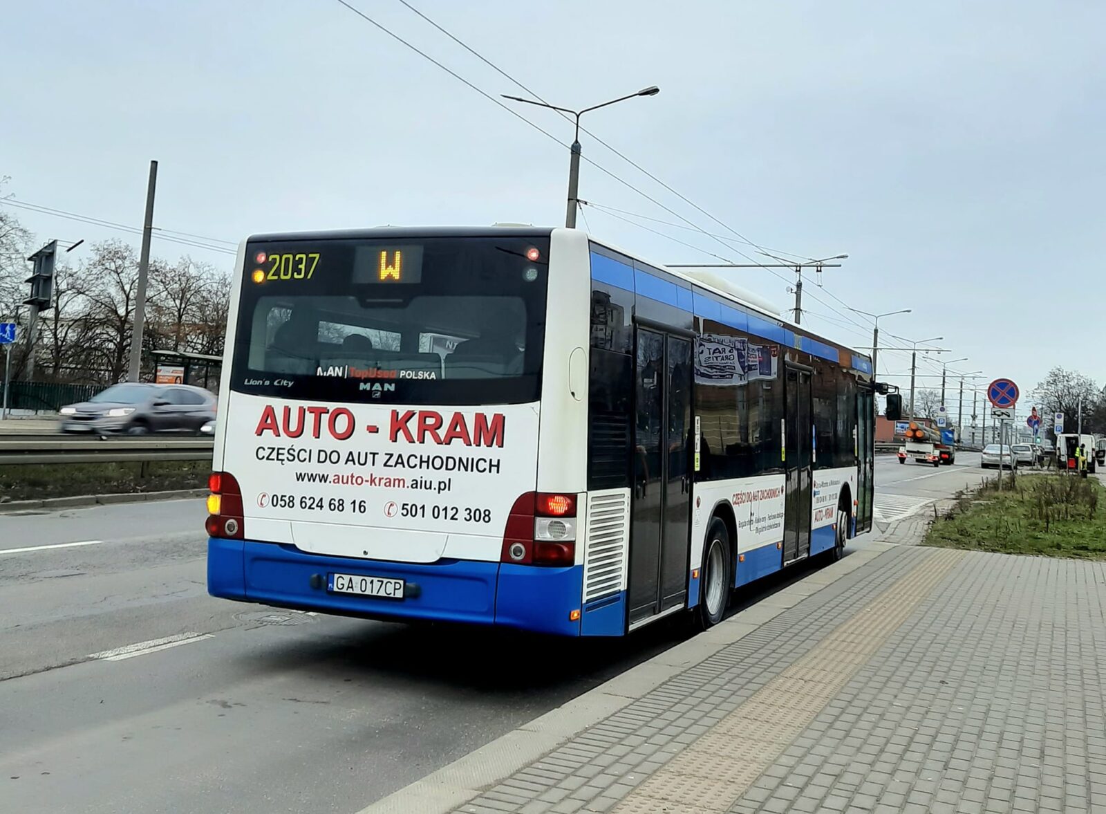 Zdjęcie przedstawia zlikwidowany Autobus "W".