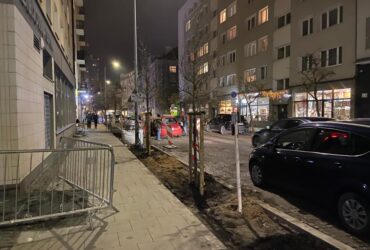 Zdjęcie przedstawia remont ulicy Starowiejskiej w Gdyni. Wykonano listopad 2022.