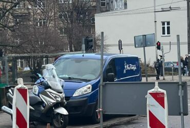 Ul. Wolności - płatny parking i olbrzymie dziury 39 Gdynia Działki Leśne ul. Wolności. blokady 2024